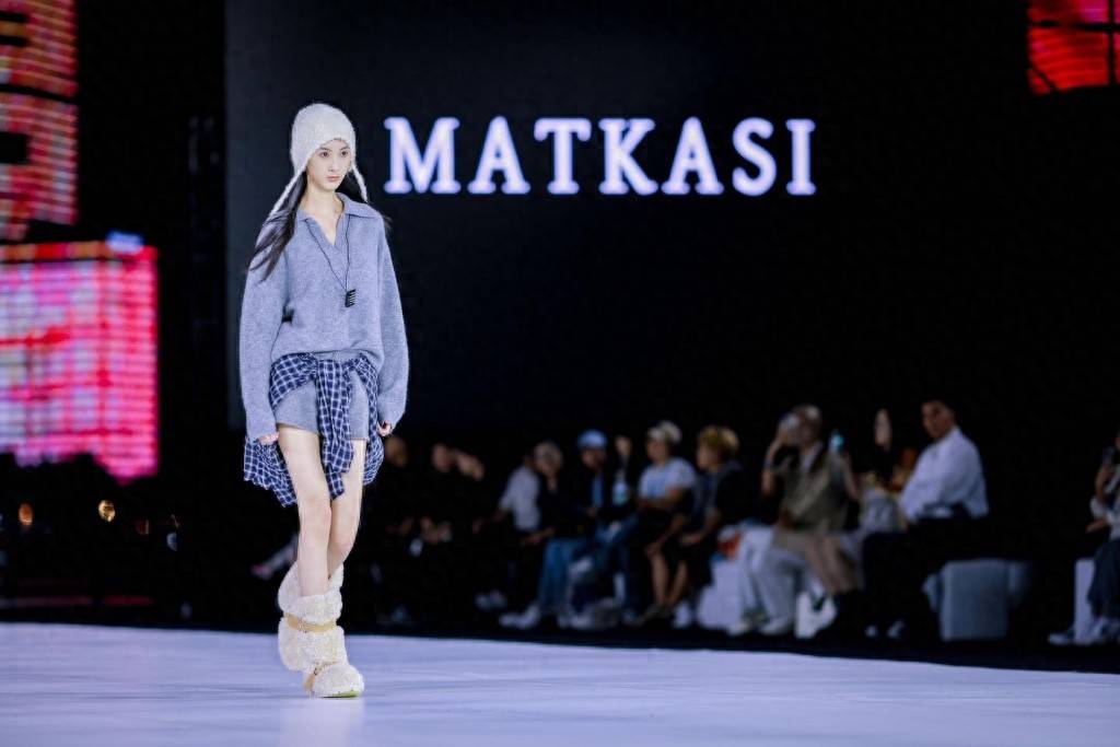 2025青岛国际时装周上演压轴大秀： Matkasi“觉醒乐章 Metanoia